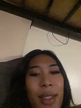 hugecock_tamira webcam