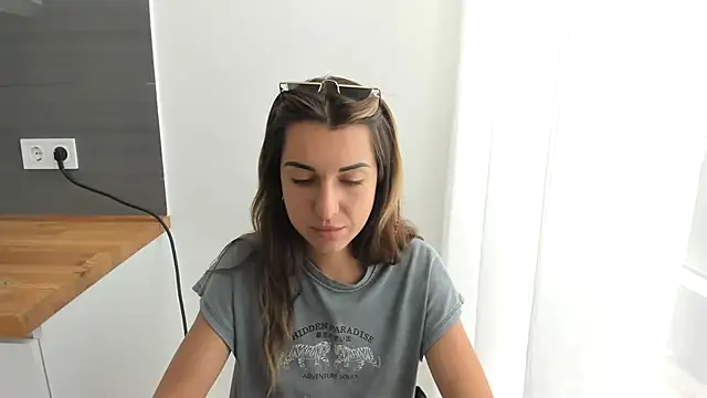 summmmersky1 live cam on StripChat