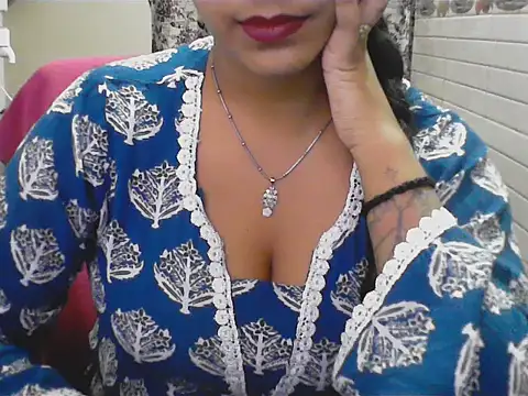 LovingPihu webcam