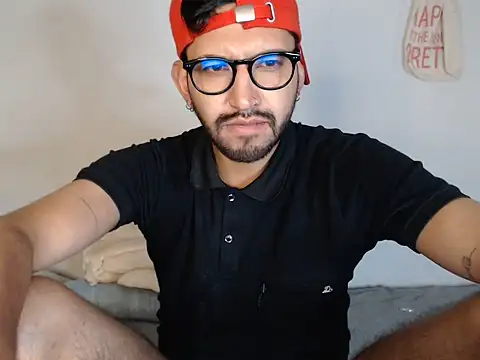 thomass1018 (M young) - cum on feet show
