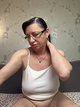 Amberhotqueen live cam on StripChat