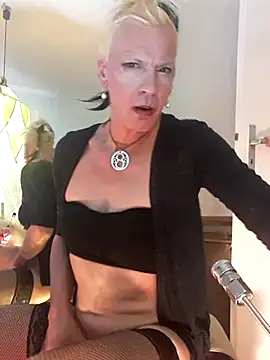 LadyCrossSuza webcam