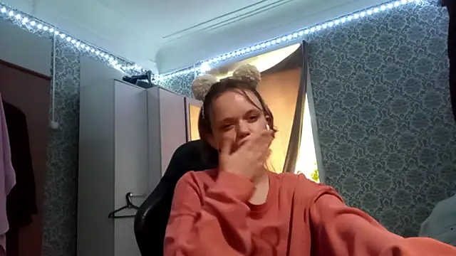 FlirtingAdele_1 webcam
