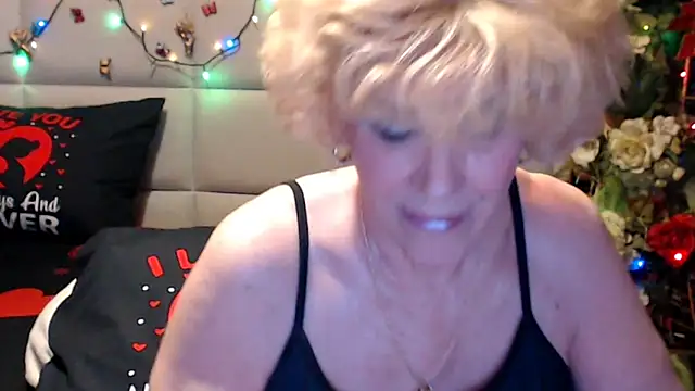 HappyWomanOn webcam