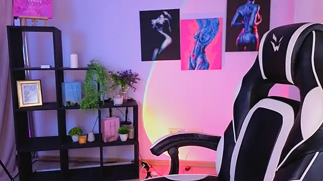 ElenaMonroe live cam on StripChat