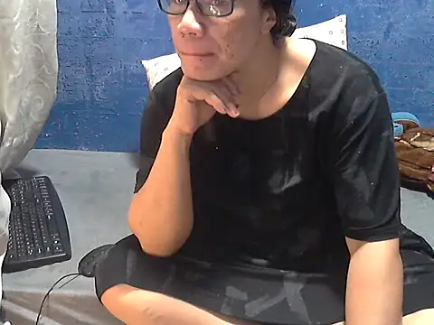 hotchilimom live cam on StripChat