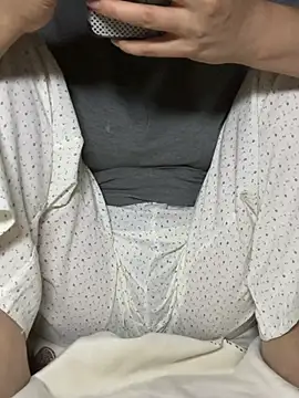 daaqnn (F milf) - 隔外衣抖胸