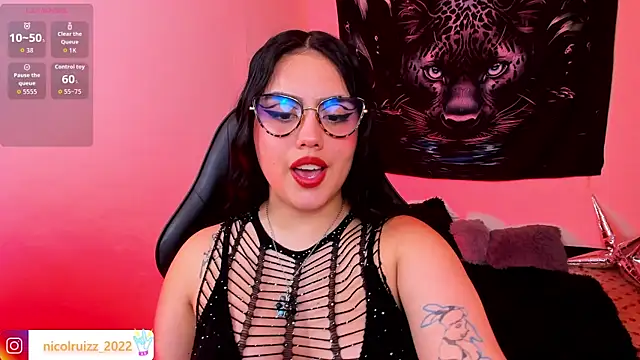 Nicolle_Ruizz live cam on StripChat