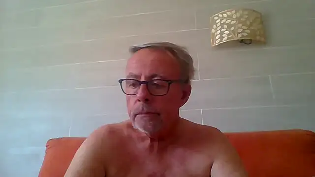 tuggy59 - Tuggy59's free webcam - UK Sex Cams