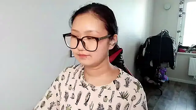 AdelineCanup live cam on StripChat