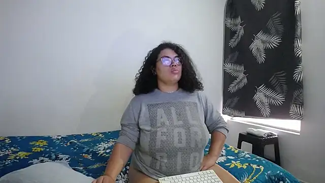 mabigomez00 live cam on StripChat