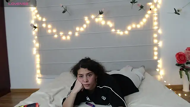 Sarabubbie live cam on StripChat