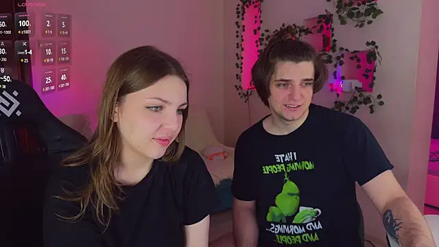 RobertAndLinela live cam on StripChat