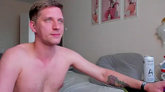DavidAndSophie live cam on StripChat
