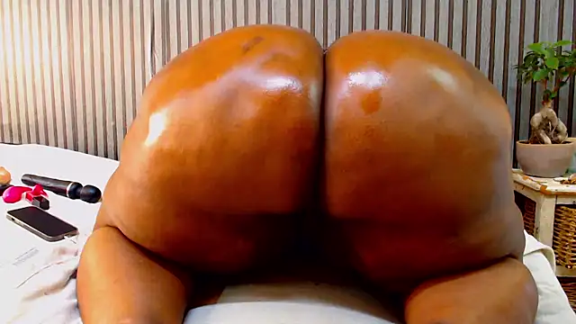 ROYALASS25 webcam