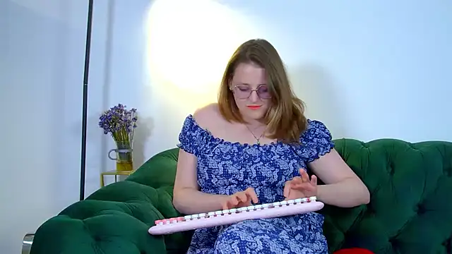 AlexaAvery webcam