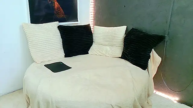 Amira_a live cam on StripChat