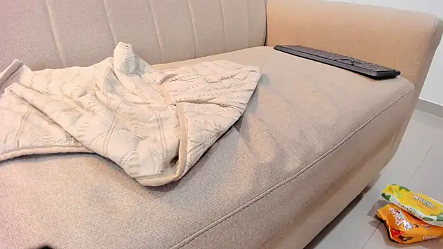 aminaa_kaarim (F teen) - 2 fingers in the pussy