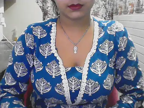 LovingPihu webcam