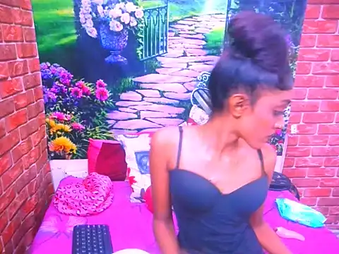 IndianPretty14u2Luv webcam