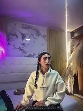 Sara_Davina's room