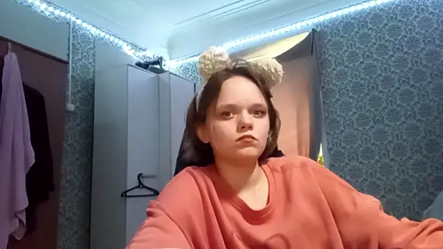FlirtingAdele_1 webcam
