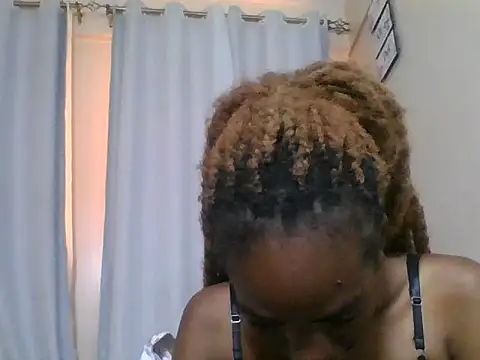 Lola_Allure webcam