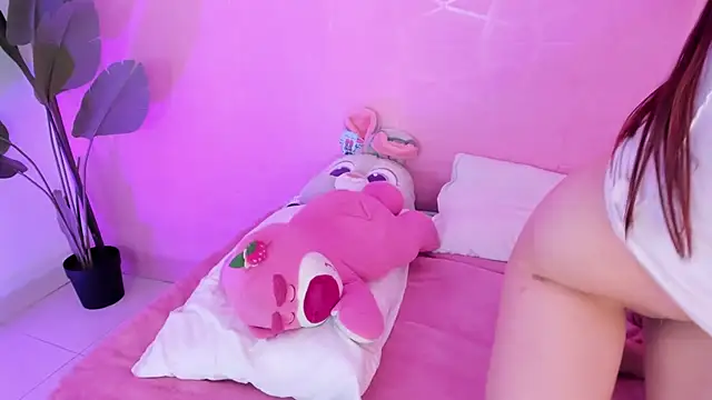 trixiroy - Trixiroy's free webcam - UK Sex Cams