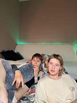 two_gerls_here webcam