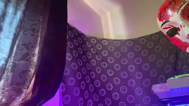 Guyst049 webcam