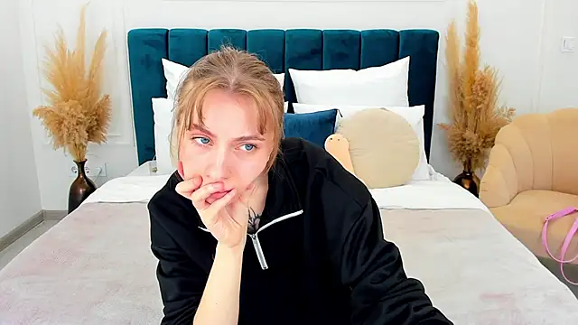 EricaLow webcam