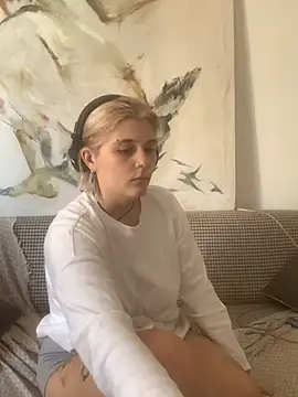 Ella_Bloom webcam