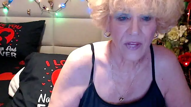 HappyWomanOn webcam