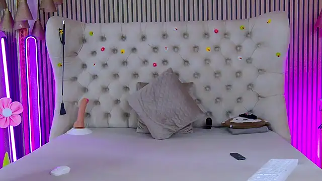 PlayfulShow webcam