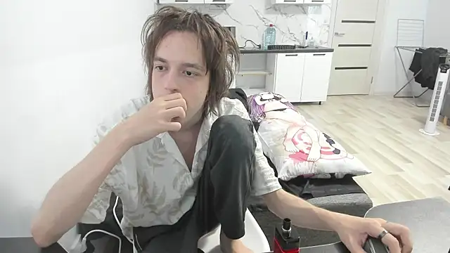 nolan_sagee (M twink) - show dick close