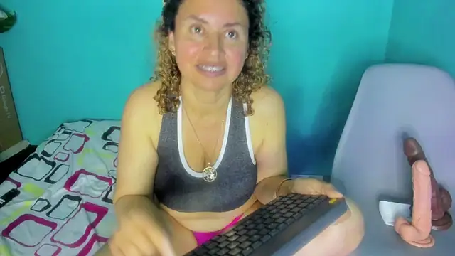 SheraHadee webcam