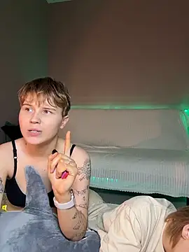 two_gerls_here webcam