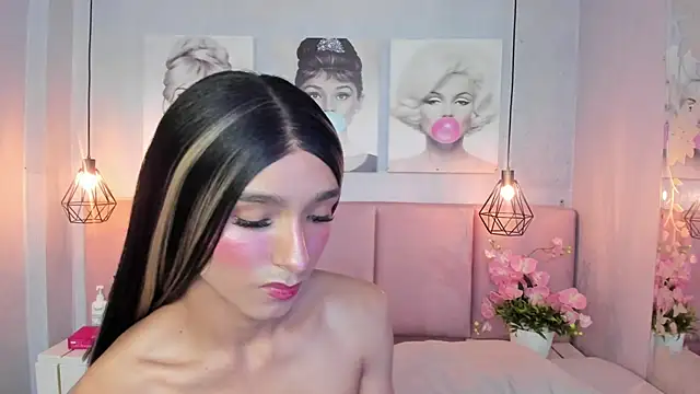 _AdharaSkinny webcam