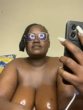 Busty_Bambii254 webcam
