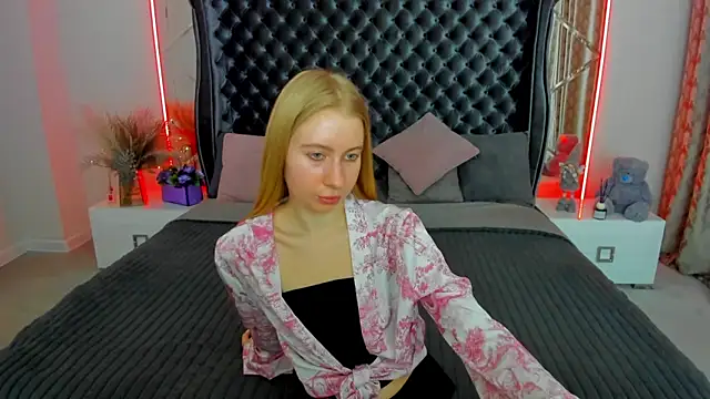 Alina_Blonde webcam
