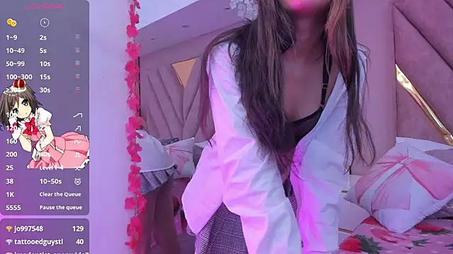 chloe_larson webcam