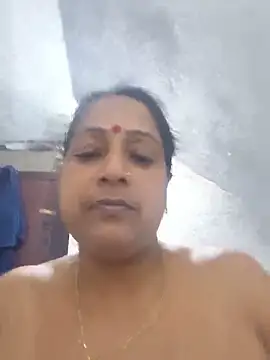 Sexy-Konika webcam
