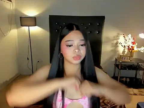 Kendralicious webcam