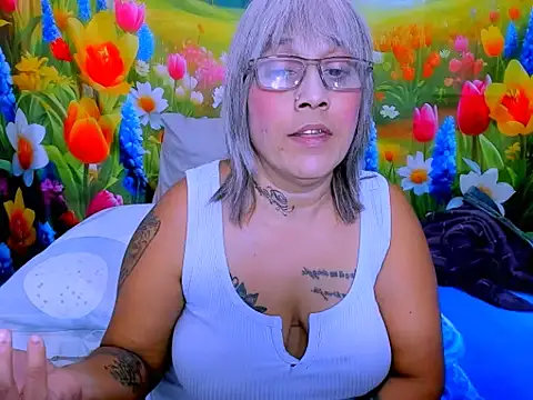 indianroxy webcam