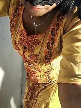 DIRTYSECRET_QUEEN_07