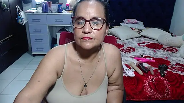 pervert_mommy_ live cam on StripChat