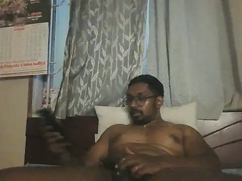 Straightchennaibull webcam