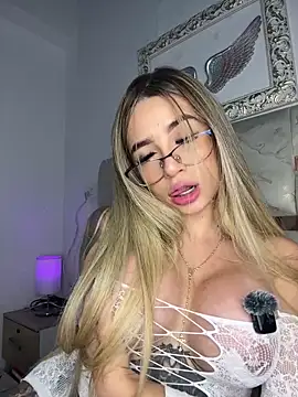 lola_blondie (F teen) - play w boobs on!