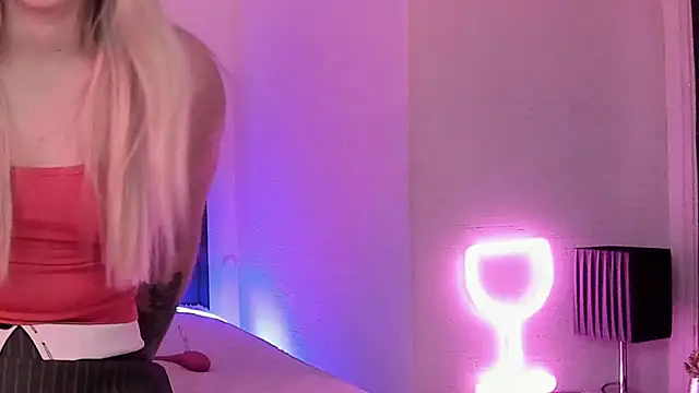 HollyTailors webcam