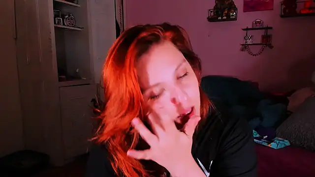 Rosie_Good_girl live cam on StripChat